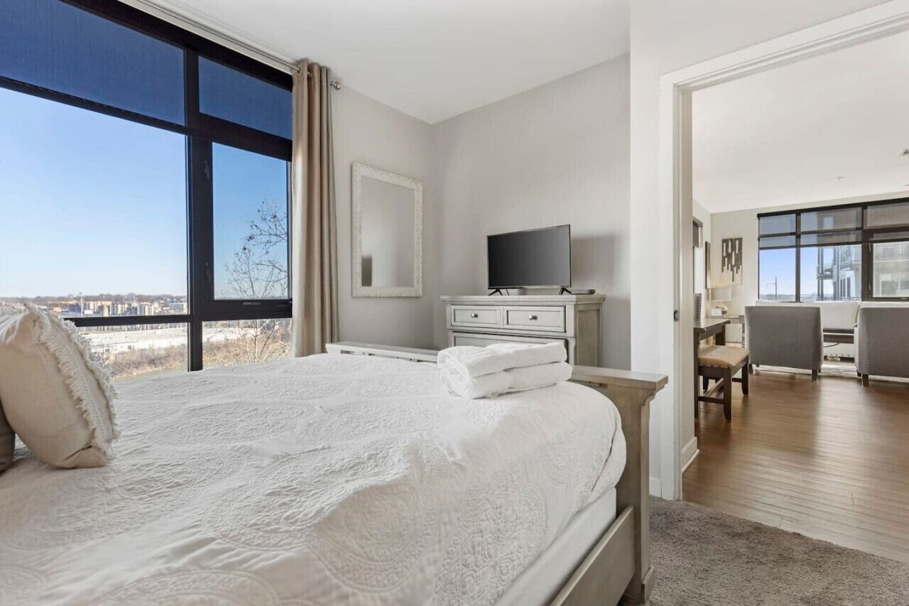 2 makuuhuonetta, työpöytä, silitysrauta/-lauta, ilmainen Wi-Fi