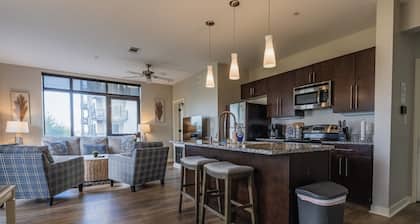 Luxurious Downtown Corner Views 2 bed 2bath-#211