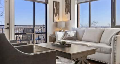 Luxurious Downtown Corner Views 2 bed 2bath-#211