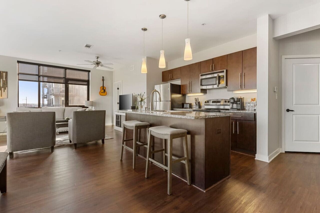 Køleskab, mikrobølgeovn, ovn, kogeplade