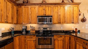 KĂŒhlschrank, Mikrowelle, Ofen, Herdplatte