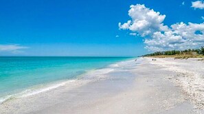 Am Strand, Liegestühle, Strandtücher