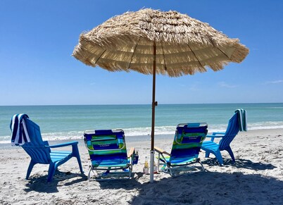 Tropical Island Getaway Beachfront Condo; Gulf Views, Pool, Ferry & Parking incl