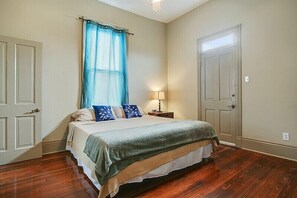 6 bedrooms, iron/ironing board, travel cot, free WiFi