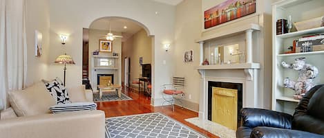 Smart TV, fireplace, DVD player, books