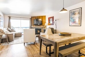 Smart TV, fireplace, DVD player, books