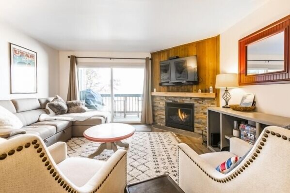 Smart TV, fireplace, DVD player, books