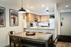 Fridge, microwave, oven, stovetop - Perfect Ski in Ski out - Snowflower #112 (Park City)