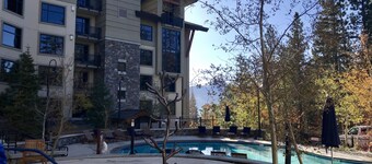 Remodeled Studio at the Monache. Steps to the Village. Behaved dogs welcomed.