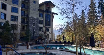 Remodeled Studio at the Monache. Steps to the Village. Behaved dogs welcomed.