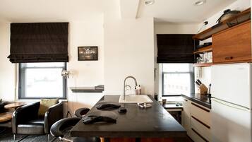 Fridge, microwave, stovetop, dishwasher