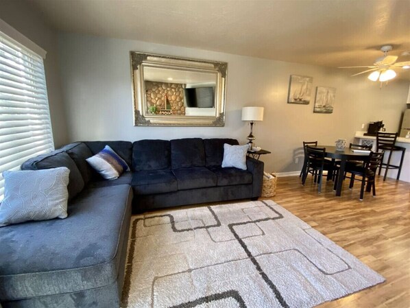 Televisión y chimenea 