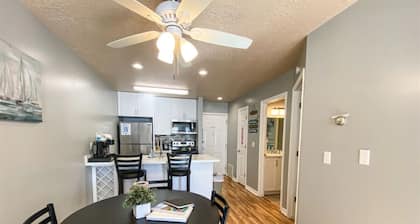 Beautiful Inn Building Condo #208 Pet friendly