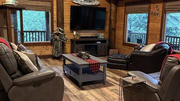 Een smart-tv, een open haard, videogames en een dvd-speler