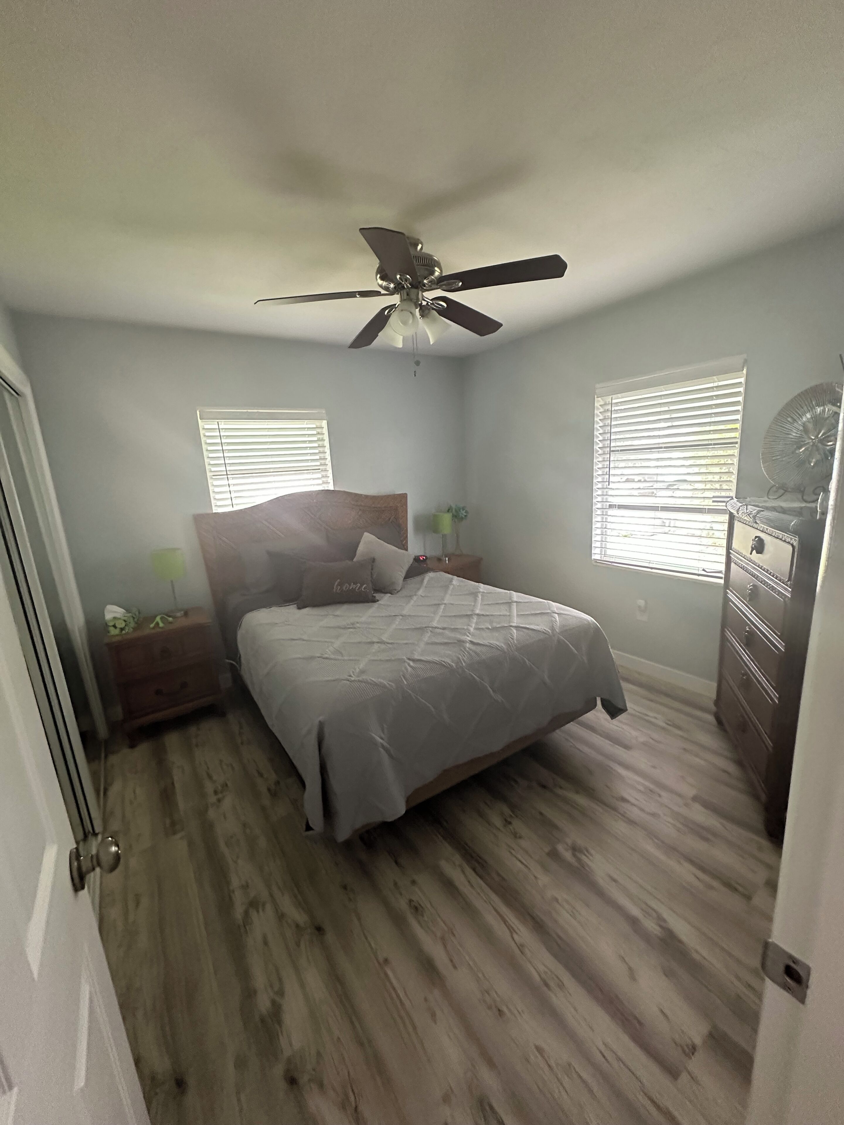 2 habitaciones, tabla de planchar con plancha y wifi gratis 