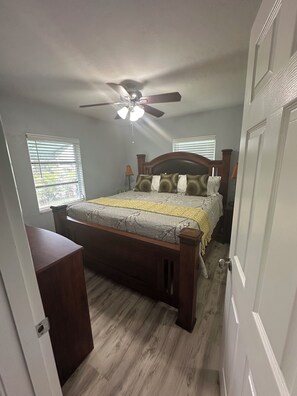 2 chambres, fer et planche à repasser, Wi-Fi gratuit, draps fournis