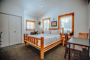 2 habitaciones, escritorio, tabla de planchar con plancha y wifi gratis 