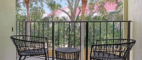 Condo superior, varias camas | Terraza o patio