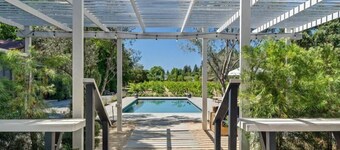 Wine Country Cottage sleeps 4, Healdsburg, Spa