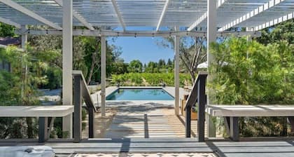 Wine Country Cottage sleeps 4, Healdsburg, Spa