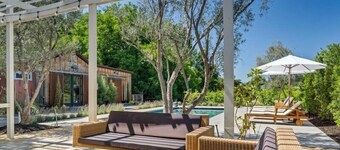 Heart of Healdsburg Cottage for 4, Pool, Spa, Fire Pit, WIFI, BBQ