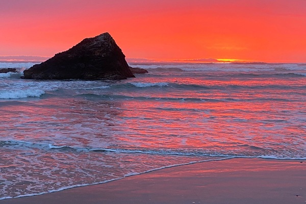 Vlak bij het strand, ligstoelen, strandlakens
