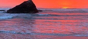 Panoramic Ocean View, one minute walk to Beach -sit, watch waves roll in!