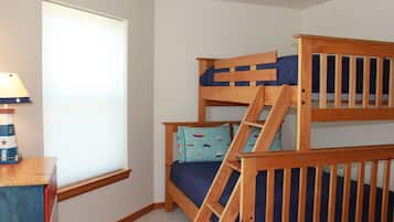 4 bedrooms, iron/ironing board, free WiFi, bed sheets