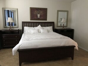 2 habitaciones, escritorio, tabla de planchar con plancha y wifi gratis 