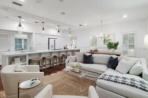 Smart-TV, DVD-spiller og bøker