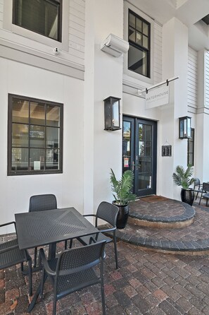 屋外ダイニングエリア