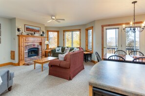 Smart TV, fireplace, books, stereo