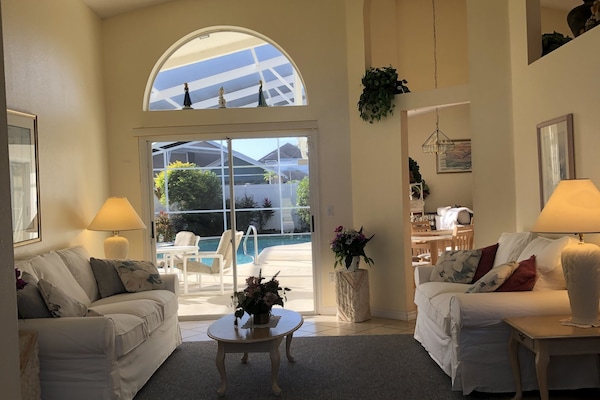 Smart TV, videogames, Netflix, DVD player