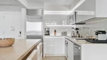 KĂŒhlschrank, Mikrowelle, Ofen, Herdplatte