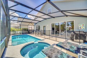 Een buitenzwembad, een verwarmd zwembad