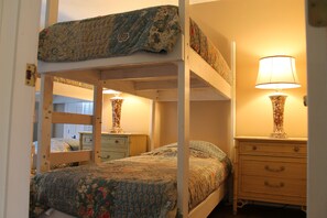 5 Schlafzimmer, Bügeleisen/Bügelbrett, kostenloses WLAN, Bettwäsche