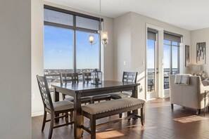 Dining - Luxurious Downtown Corner Views 2 bed 2bath 61 (Nashville)