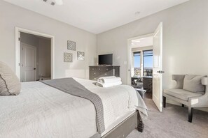 2 bedrooms, desk, iron/ironing board, free WiFi