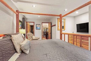 5 bedrooms, iron/ironing board, travel crib, WiFi