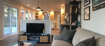 Hemlock House - Beautiful Home with the best location in town!