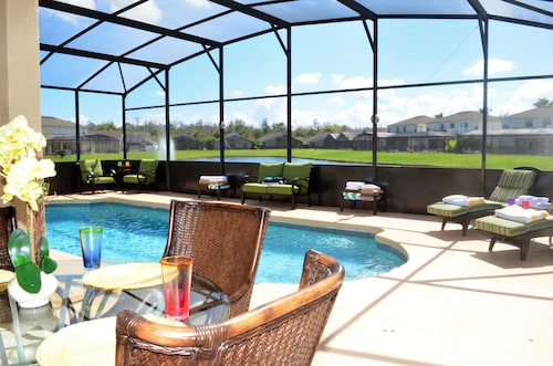 Exquisite Destination. Disney Vacation Homes. Central to All Major Attraction