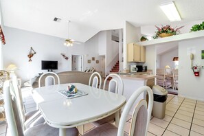 Kitchen eating area