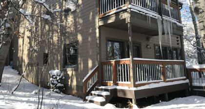 Cozy Luxe Condo in the Aspens, Just steps to Park City Mt. Resort slopes!