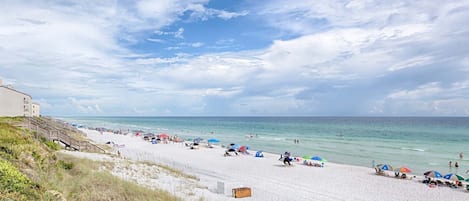 Una spiaggia nelle vicinanze