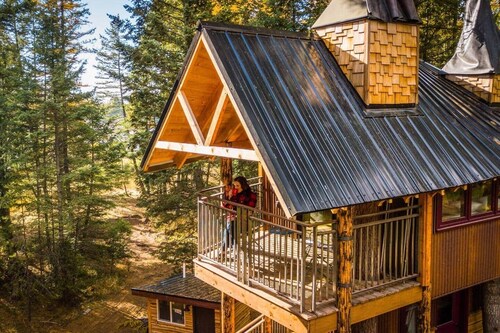 Meadowlark Treehouse at Montana Treehouse Retreat