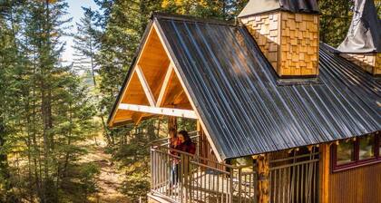 Meadowlark Treehouse at Montana Treehouse Retreat