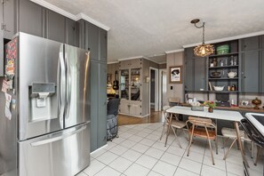 Interior - COZY COTTAGE with thoughtful touches close to the AIRPORT, DOWNTOWN, & OPRY (Nashville)