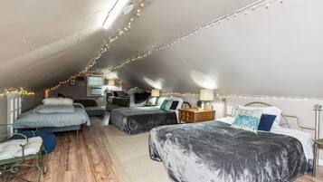 3 bedrooms, desk, iron/ironing board, travel crib