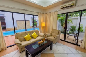 Deluxe Apartment, 1 Bedroom, Kitchen, Ground Floor | Living area | Flat-screen TV
