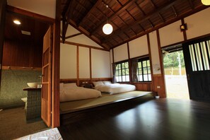 A traditional Japanese-style room with tatami flooring, a wooden ceiling, and a sliding door leading to an outdoor area. - Mingsu.Aba's Canteen  (Yuchi)